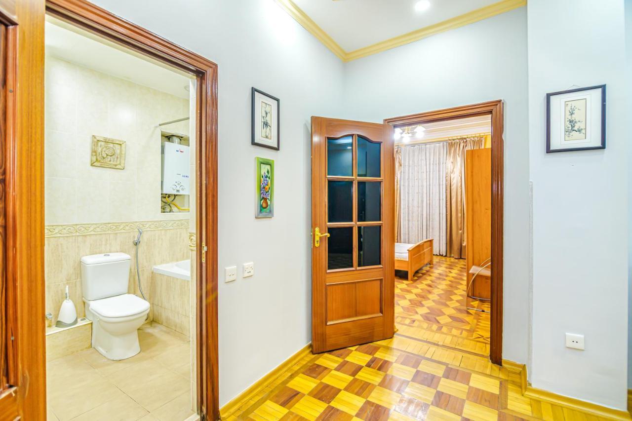 Targovu Nizami Street 4 Room Baku Exteriör bild