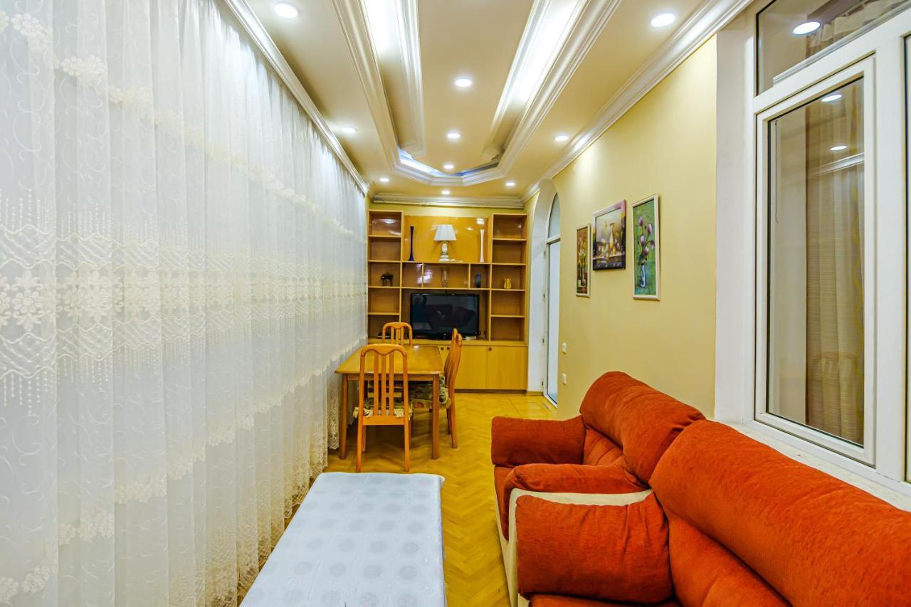 Targovu Nizami Street 4 Room Baku Exteriör bild