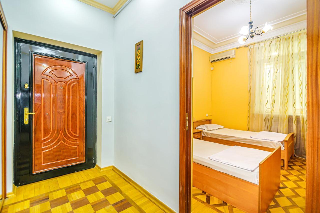 Targovu Nizami Street 4 Room Baku Exteriör bild
