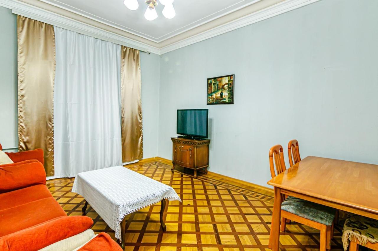 Targovu Nizami Street 4 Room Baku Exteriör bild